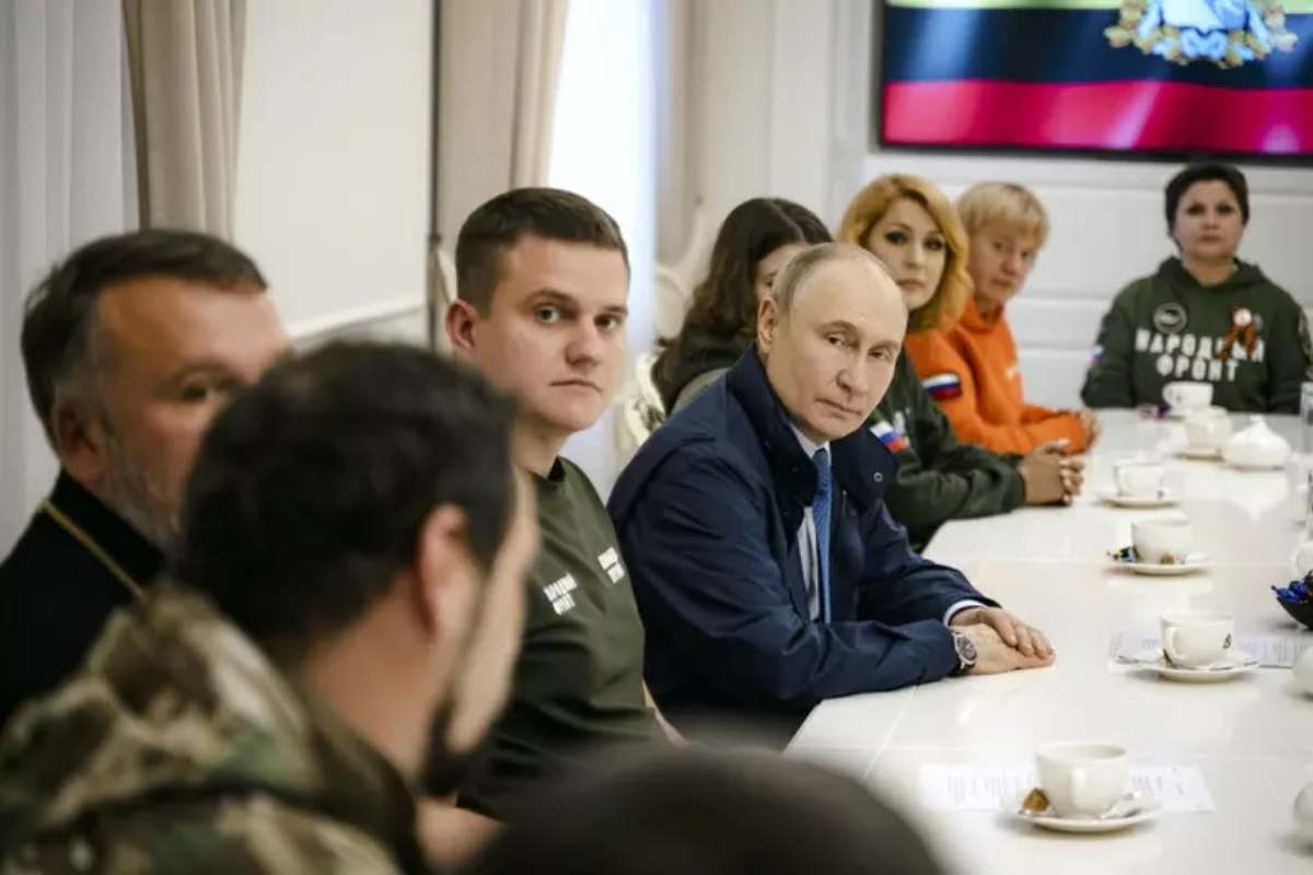 Le notizie del giorno, Putin: “Stiamo creando una zona cuscinetto a confini dell’Ucraina”. Il killer di Washington ha detto: “L’ho fatto per Gaza”