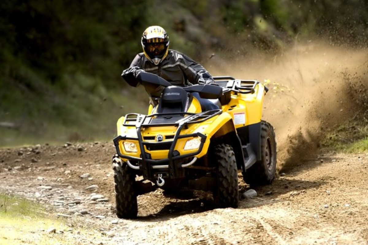 Si ribalta col quad mentre è col figlio di 10 anni, morto in ospedale