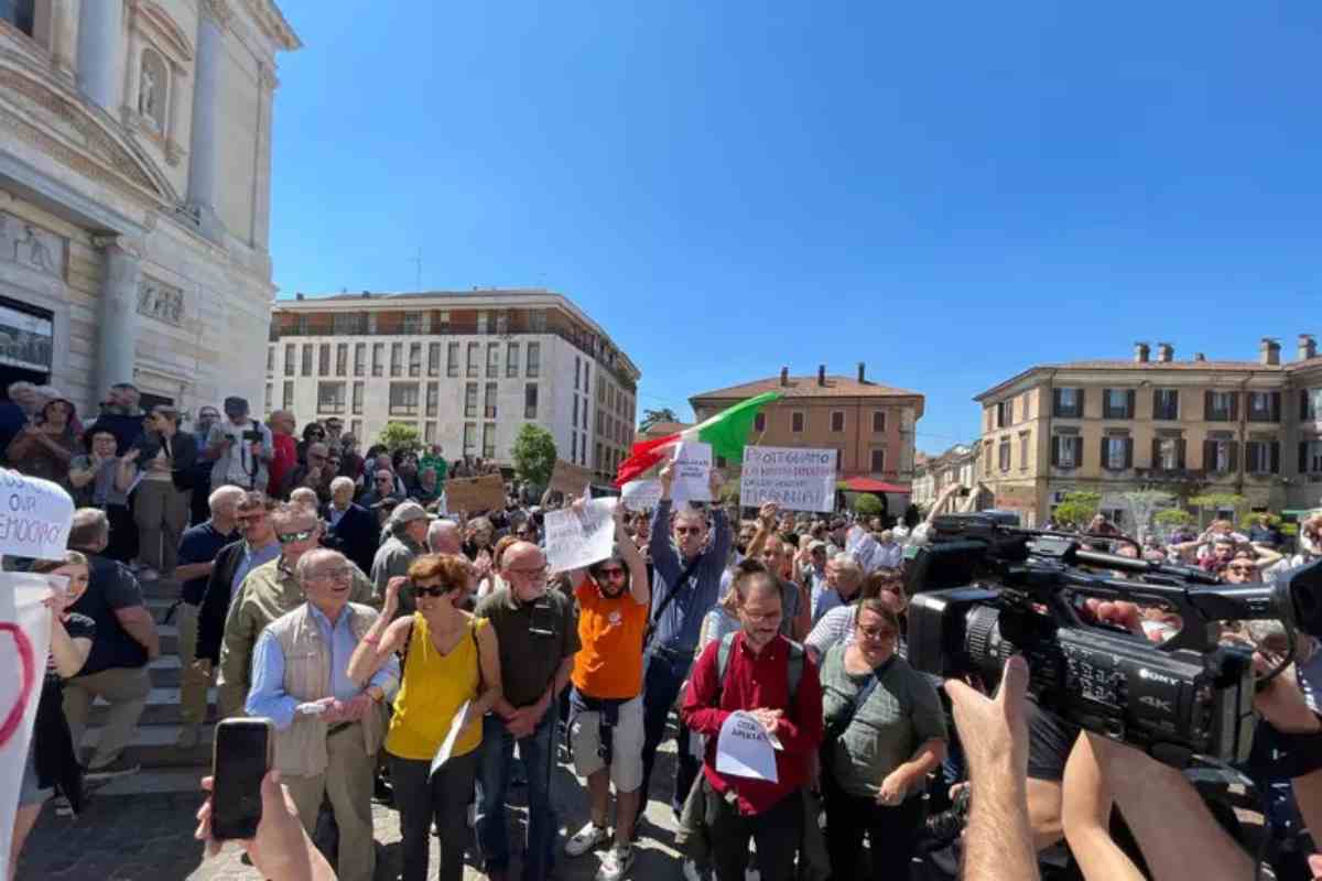 Cosa è il movimento della Remigrazione, chi lo ha fondato e cosa è successo al summit che si è tenuto a Gallarate