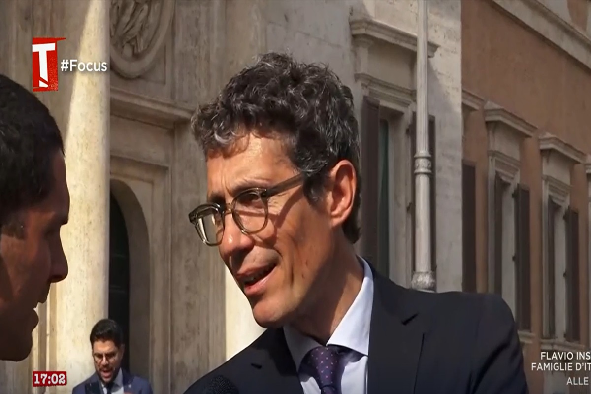 Cosa si dice in TV, Giannini: “Alla Camera un Meloni show, spettacolare e surreale”. Bocchino: “L’opposizione fa cagnara”. Magi: “Hanno sequestrato il lenzuolo come il referendum”