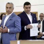 Romania, il candidato dell'ultradestra George Simion insieme a Calin Georgescu
