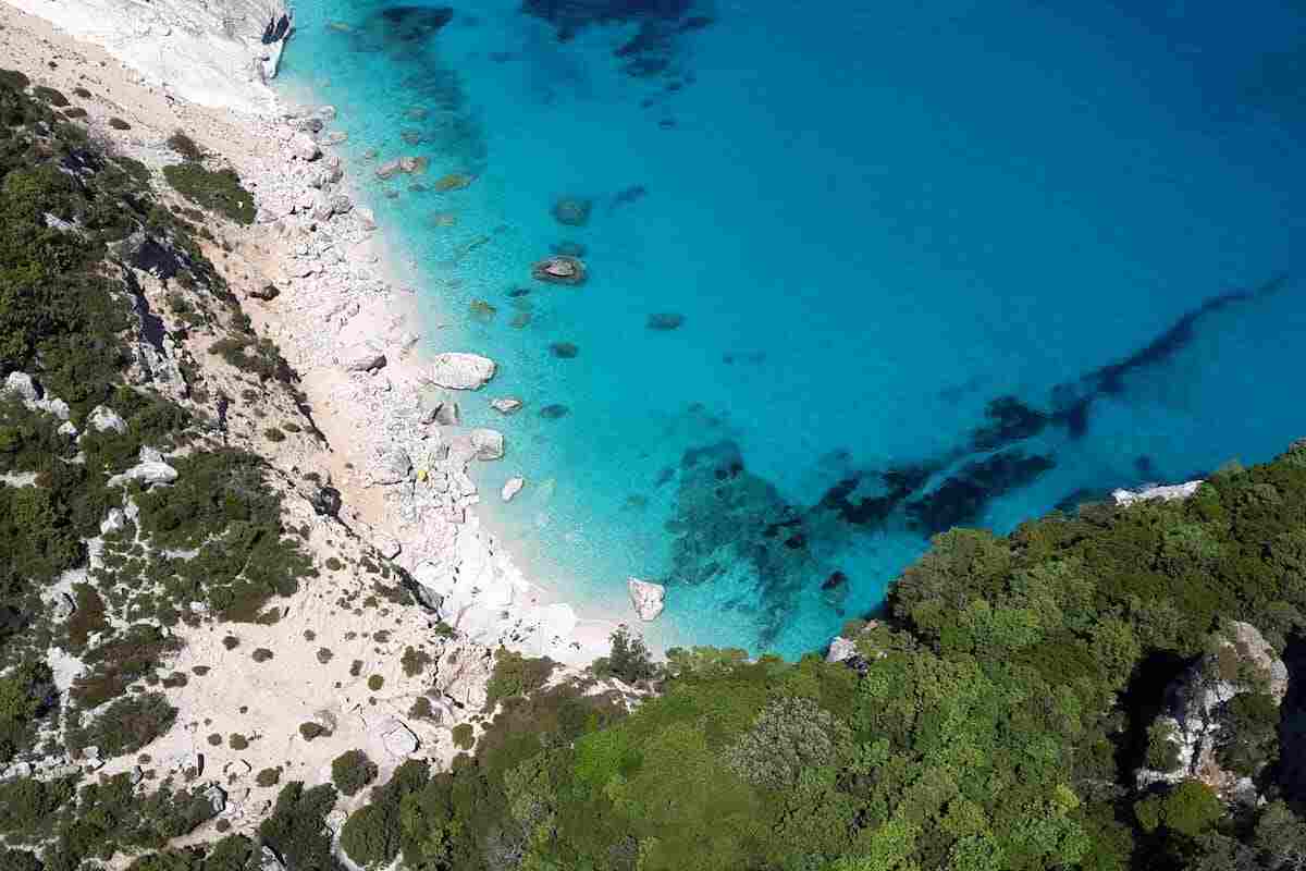 La spiaggia più bella del mondo nel 2025 è italiana: la classifica completa