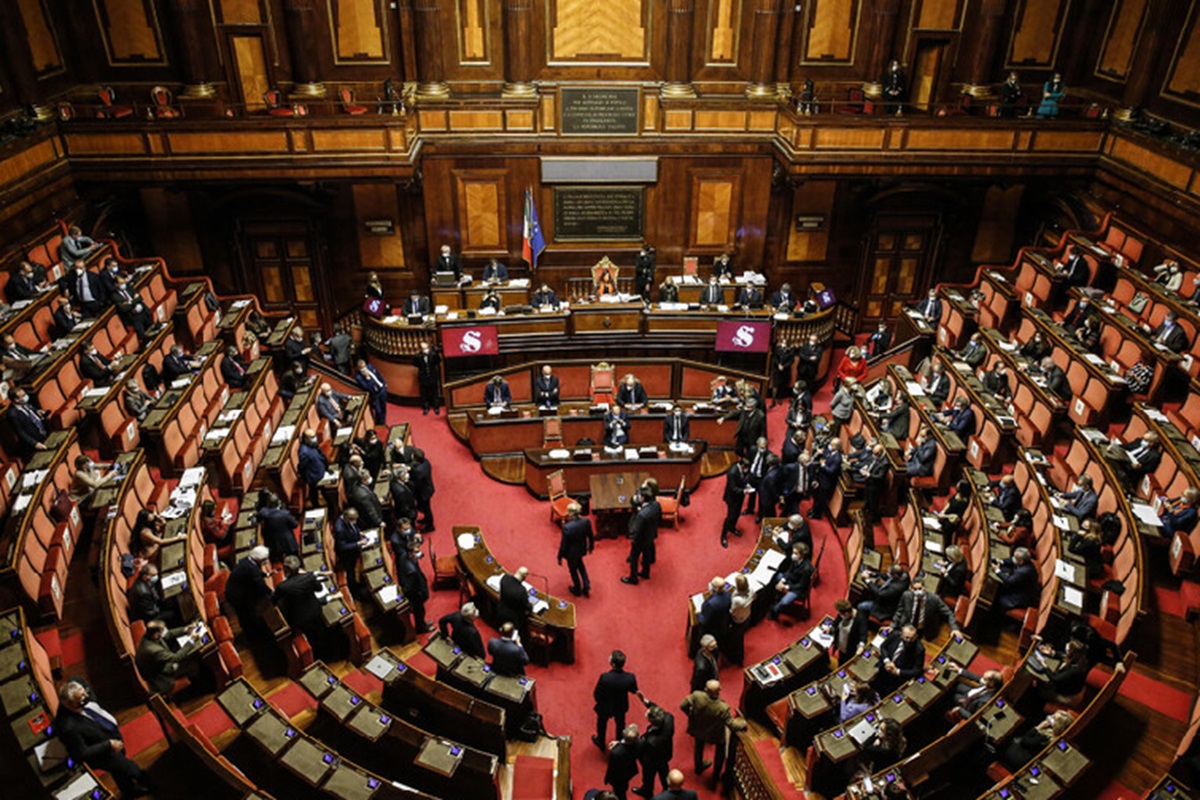 Le voci dal palazzo, Conte: “Meloni paga le sue giravolte”. Renzi: “Ormai è irrilevante”. Tajani: “L’Italia è sempre protagonista. L’opposizione dica quello che vuole”