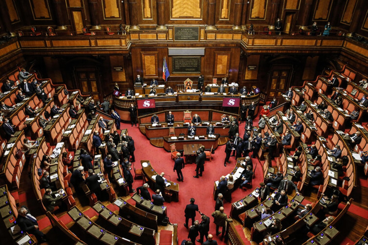 Le voci dal palazzo, Landini: “Sbagliato e pericoloso invitare a non votare”. Fratoianni: “La destra ha paura”. Renzi: “Il referendum sul Jobs Act è un referendum sul paleolitico”. Salvini: “Mes? La Lega non lo ratificherà mai”