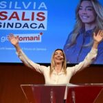 Elly Schlein esulta ma il nemico del campo largo lo conosciamo tutti , nella foto silvia salis vincitrice a Genova