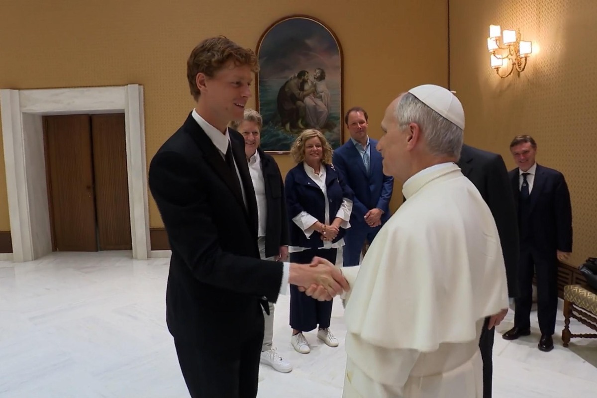 Sinner e l’incontro con Papa Leone XIV. Il Pontefice scherza su Wimbledon: “Lì mi lascerebbero giocare…”
