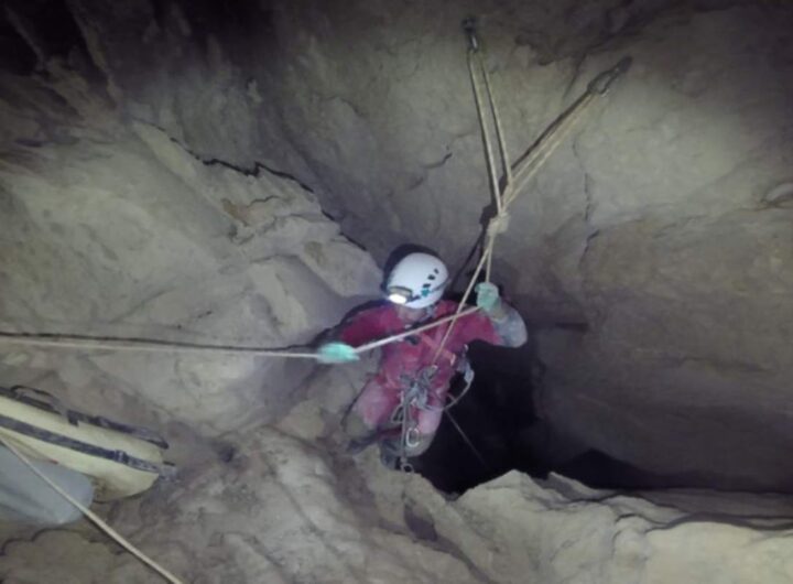 Speleologi al lavoro