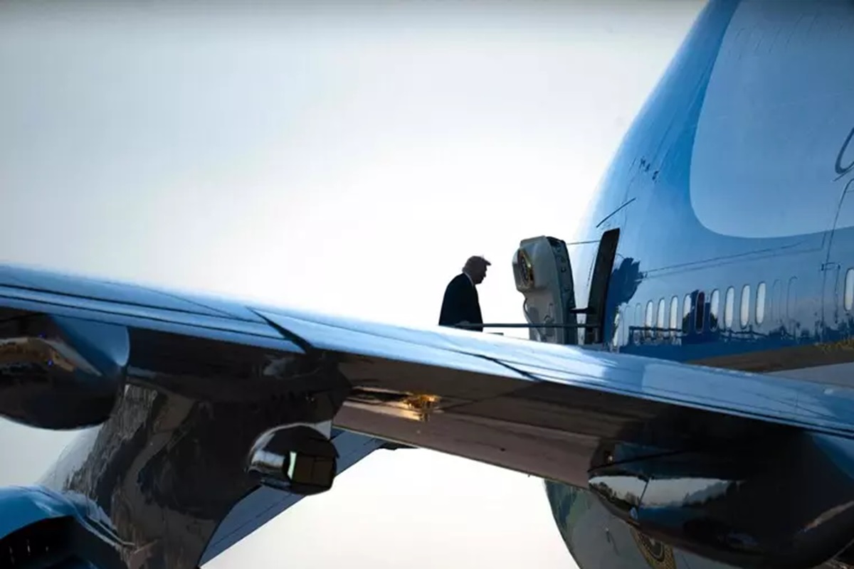 Trump e l’aereo da 400 milioni in regalo dal Qatar. C’era una volta il conflitto d’interessi. Ormai sembra ridicolo solo sollevare il problema