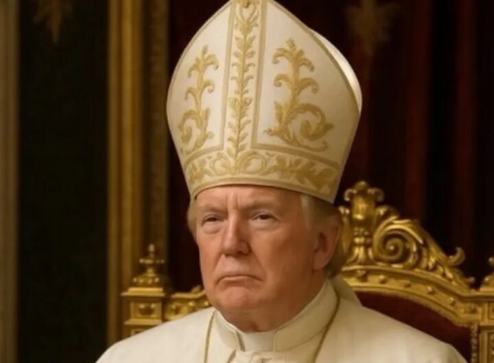 Donald Trump in versione Papa