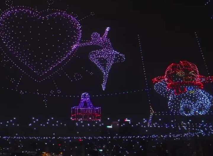La coreografia di droni che illuminano il cielo