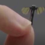 Un drone in miniatura a forma di zanzara