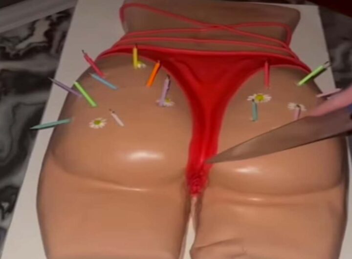 La torta di compleanno di Emily Ratajkowski a forma di sedere