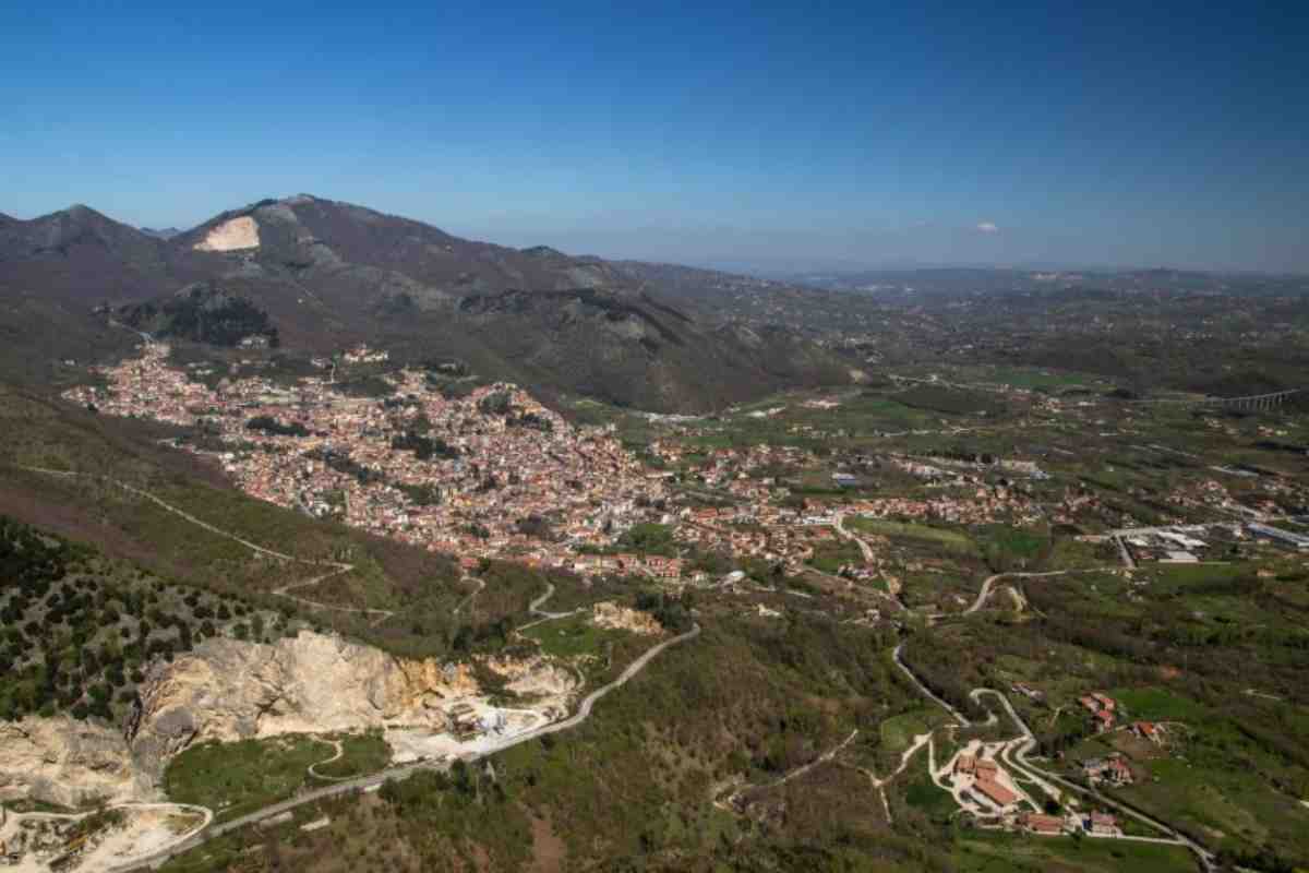 Tra i tesori nascosti della Campania c’è questo borgo spettacolare e poco turistico: te ne innamorerai
