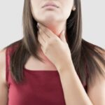 Il tumore alla gola, noto anche come cancro alla gola, è una neoplasia maligna che interessa l’epitelio delle vie aerodigestive superiori.