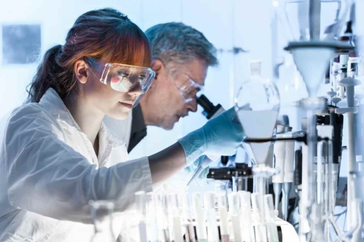 Traumatologo esperto: “Possiamo far funzionare una cellula di 80 anni come una di 40. L’invecchiamento è reversibile”