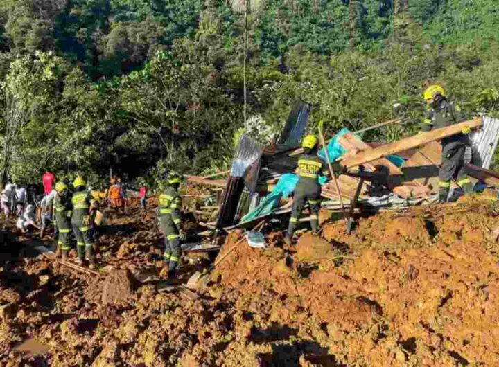 La frana che ha travolto Bello in Colombia
