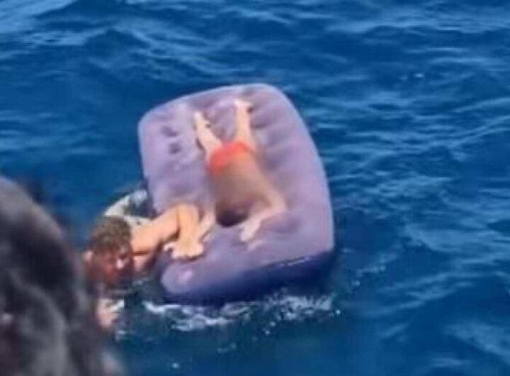 Bimbo materassino largo