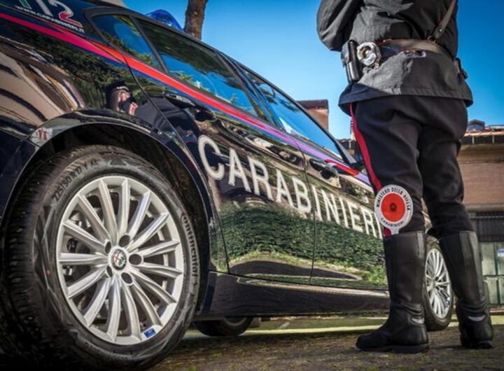 Una volante dei carabinieri