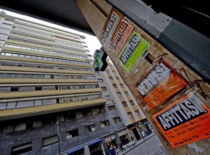 Cartelli per la vendita o l'affitto di case