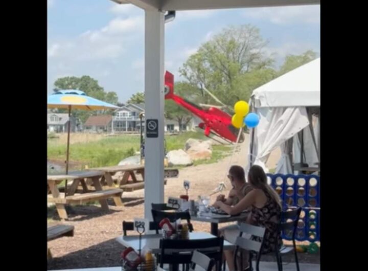 elicottero si ribalta