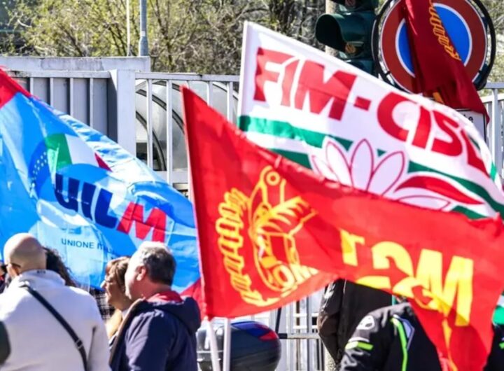 Flotilla, finita l’inutile crociera, per solidarietà Landini tiene l’Italia in ostaggio, nella foto bandiere sindacati metalmeccanici