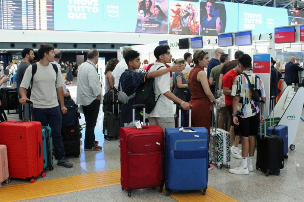 Caramelle alla marijuana in valigia, quattro addetti ai bagagli a Fiumicino le mangiano e si sentono male