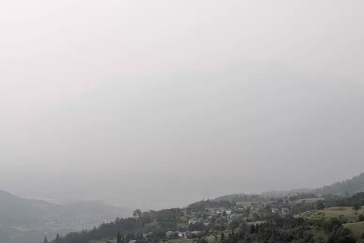 Fitta foschia in Valle d’Aosta, sono le polveri dei vasti incendi nelle foreste del Canada