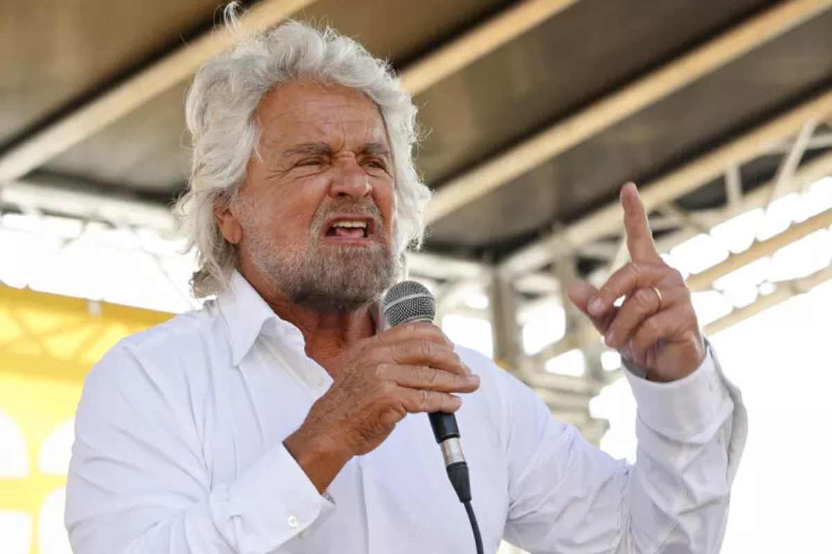 Torna Beppe Grillo e si prepara a fare causa a Conte: “Simbolo e nome M5s sono miei”