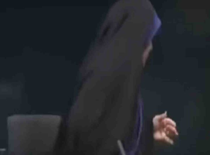 La giornalista fugge in diretta