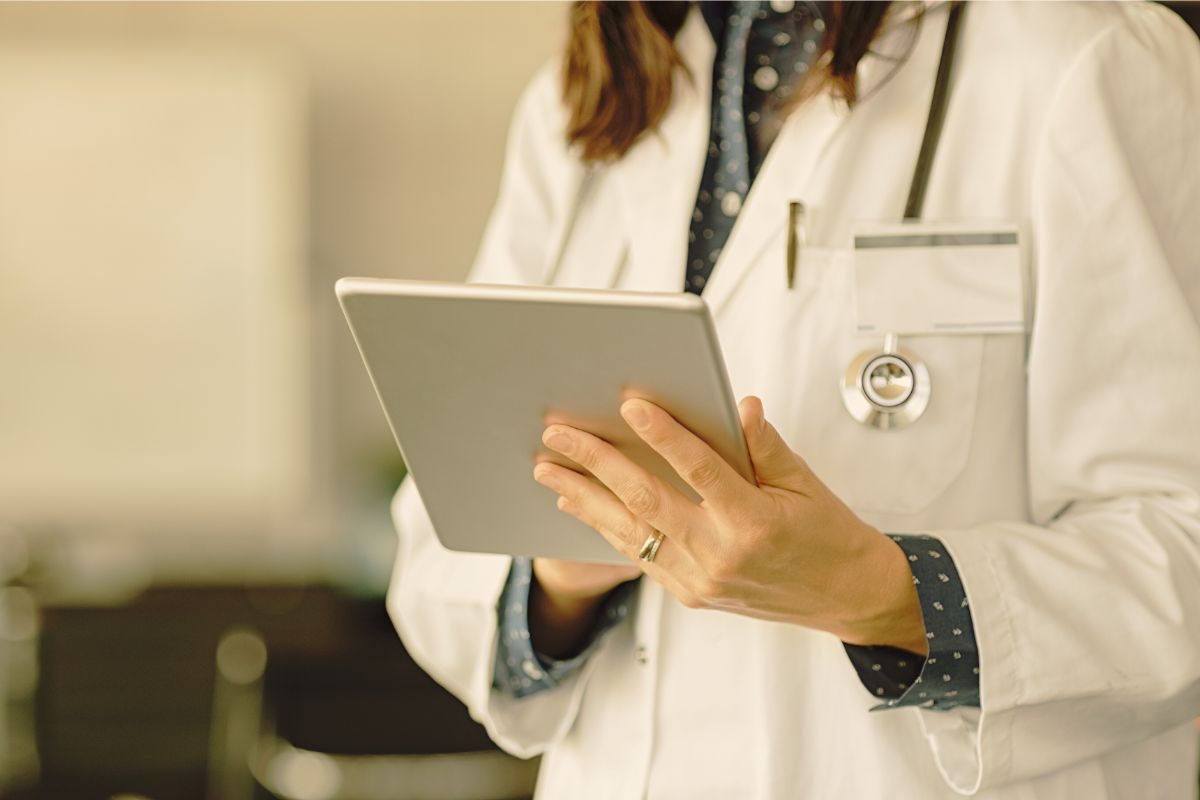 Ti sembrano semplici inestetismi, ma sono il segnale di qualcosa di grave: fai attenzione alla pelle a buccia d’arancia