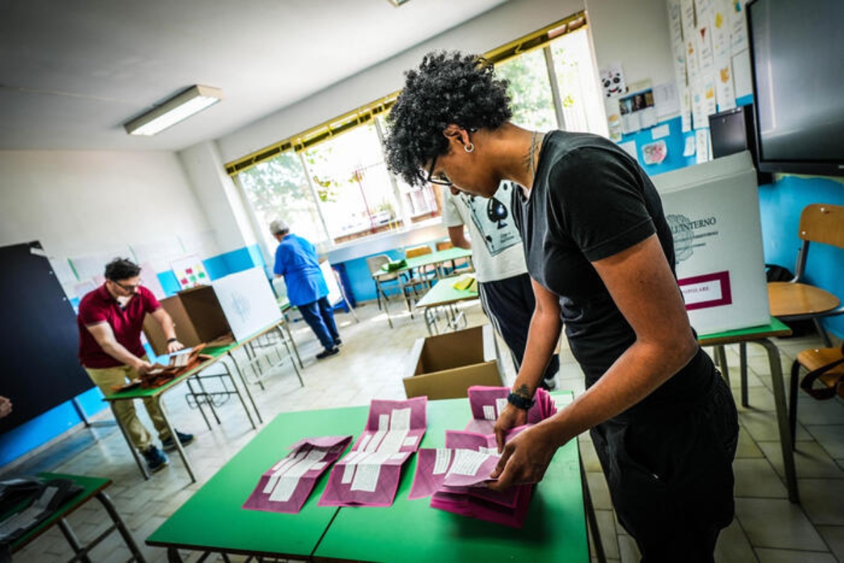 Referendum, alle urne più donne che uomini. Affluenza maggiore nelle grandi città del Nord