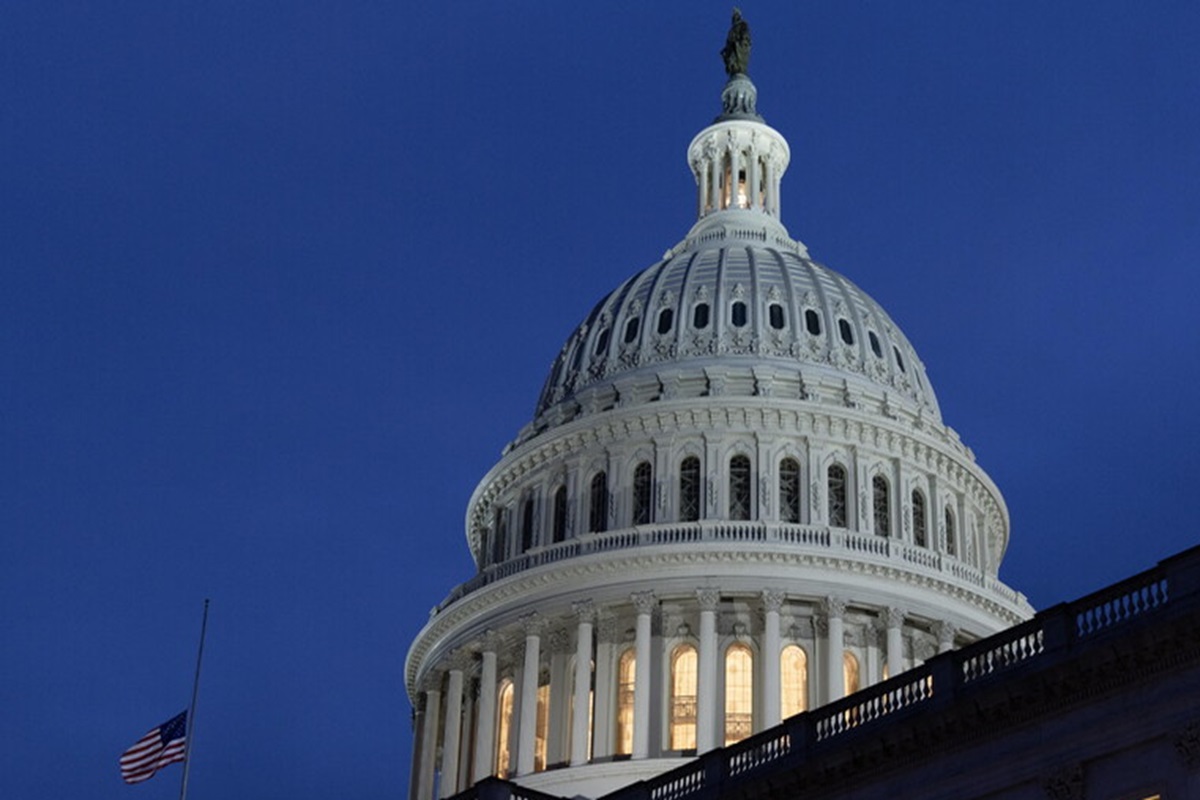 Trump e la minaccia ai suoi senatori: votate o non sarete rieletti. Ormai diamo per scontato il vivere in un’oligarchia