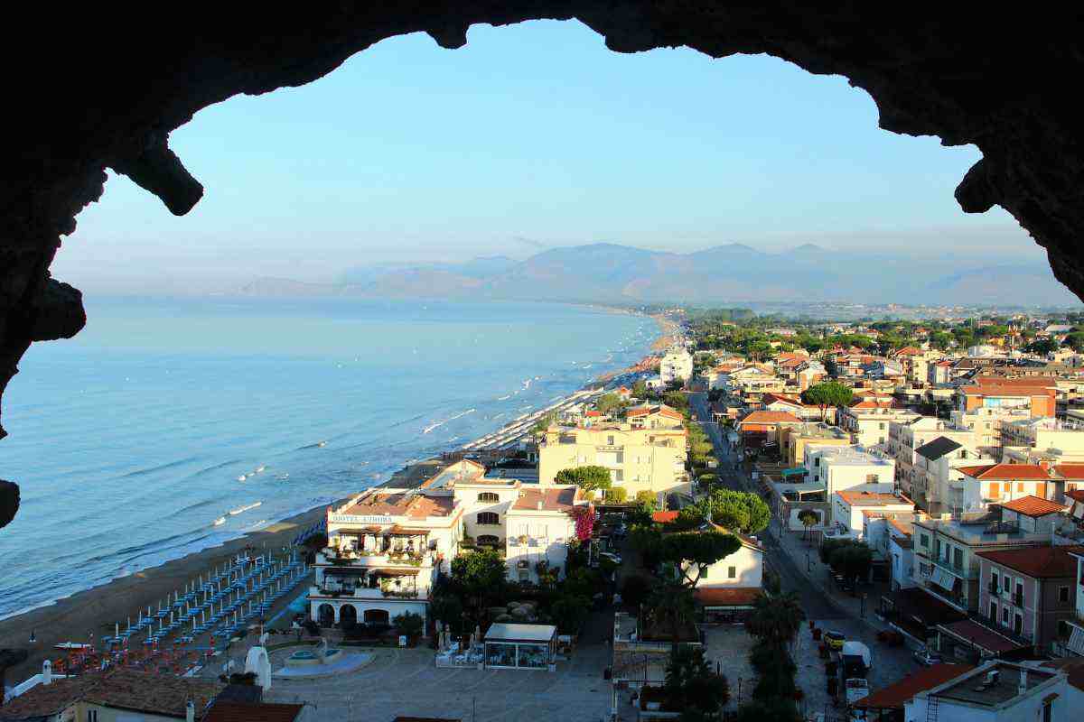 Queste 5 città italiane hanno il mare più cristallino che tu abbia mai visto: ti sembrerà di essere ai Tropici