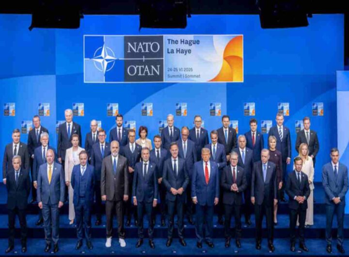 La foto con tutti i leader dei paesi Nato