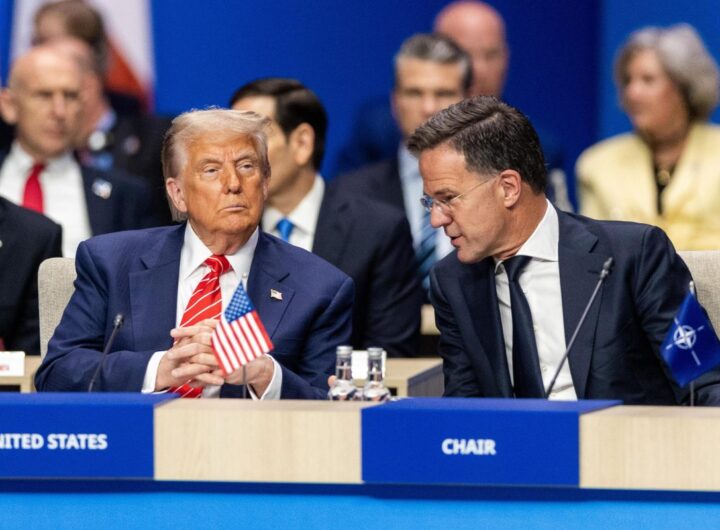 Nato o non Nato: europei, se volete la pace, fatevi l’atomica, nella foto trump alla nato