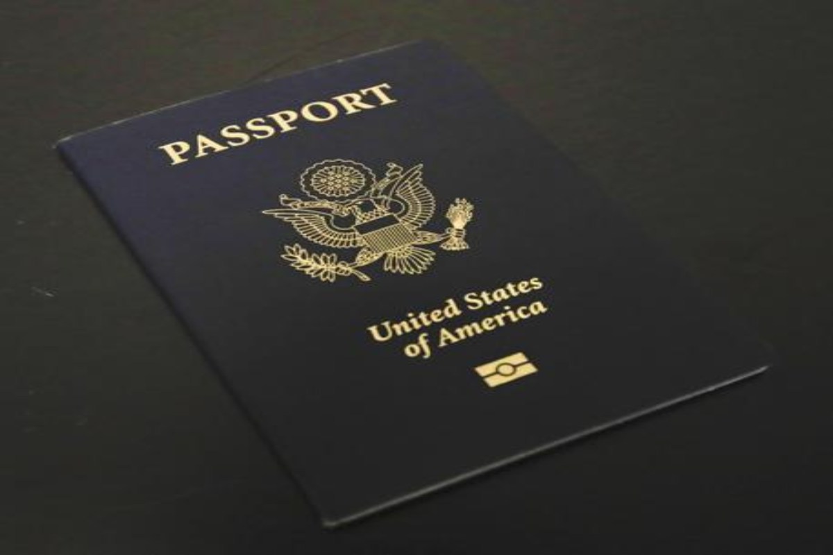 Giudice Usa blocca le politiche di Trump verso le persone transgender: “Rimettere il genere X sui passaporti”