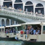 un vaporetto a venezia