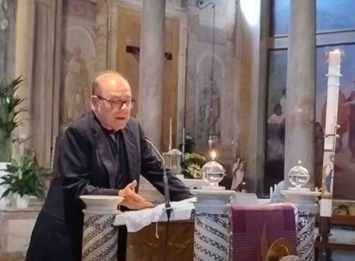 Carlo Verdone ai funerali di Alvaro Vitali