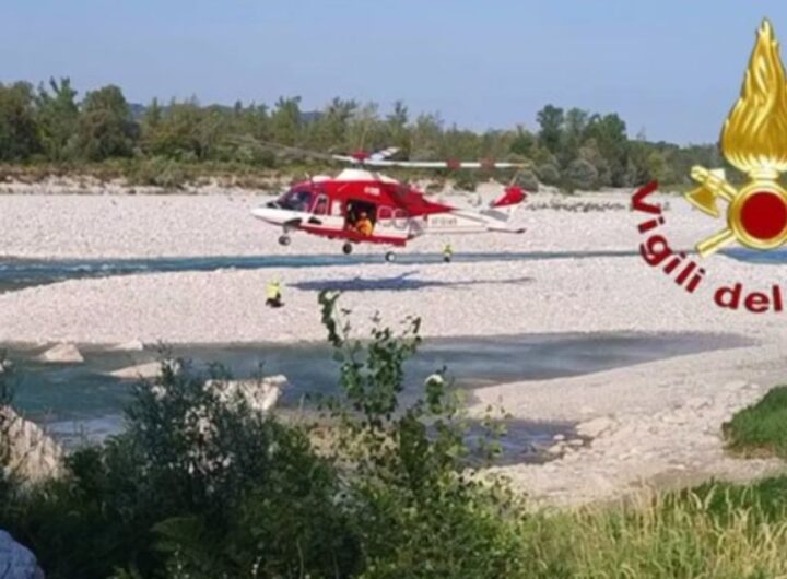 vigili del fuoco sul fiume piave a treviso