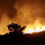 Vasto incendio sull'isola di Creta