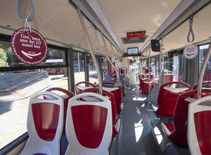 Interno bus di linea a Roma