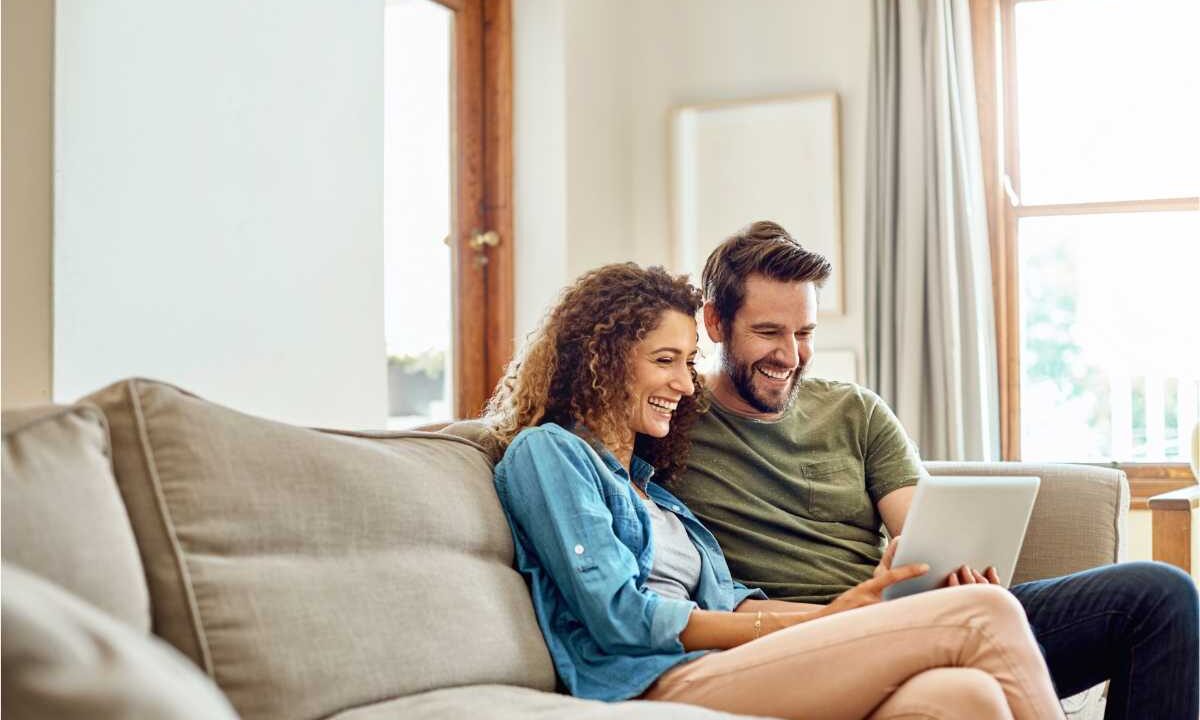 Prima delle nozze fate il test di compatibilità Ikea: montando insieme i mobili , Coppia in casa