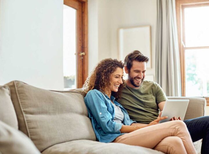 Prima delle nozze fate il test di compatibilità Ikea: montando insieme i mobili , Coppia in casa