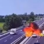 aereo si schianta in autostrada