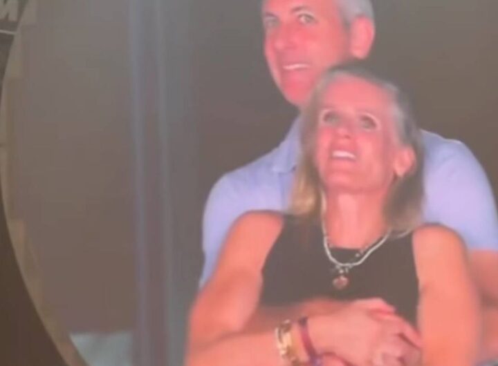 amanti beccati al concerto dei coldplay