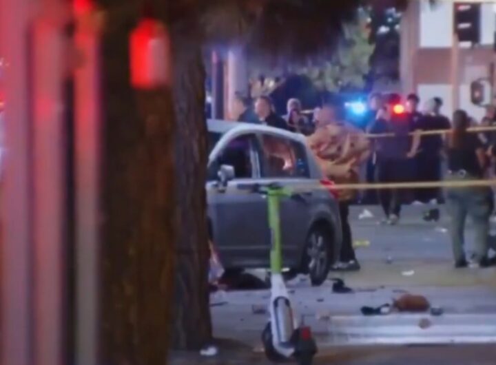 auto su folla a los angeles