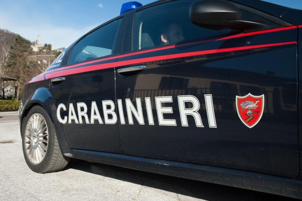 Una volante dei carabinieri