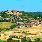 Nel cuore dell’Italia c’è un paese fiabesco che affascina per bellezza e clima fantastico
