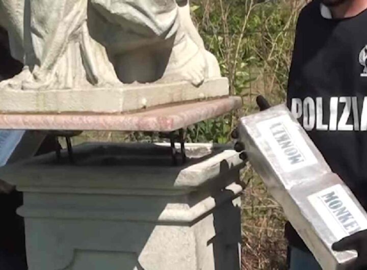 Polizia estrae 30 chili di cocaina nascosti in una statua