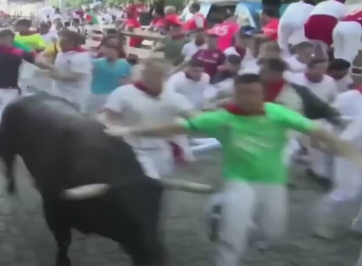 La tradizionale corsa dei tori al Festival di San Fermín